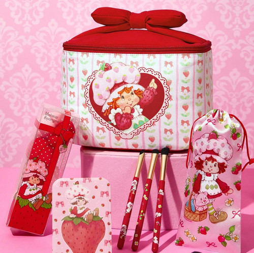 دختر توت فرنگی